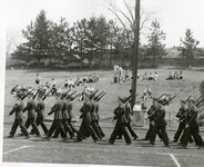 ROTC students performing rifle drills 缩图